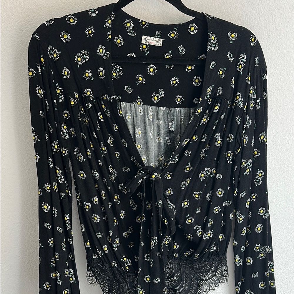 Floral Black Lace-Trimmed Women's Daisy Top